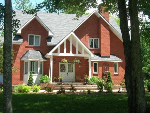 Maple Woods Bed & Breakfast Casselman Exterior photo