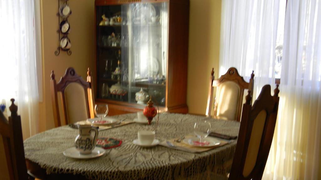 Maple Woods Bed & Breakfast Casselman Exterior photo