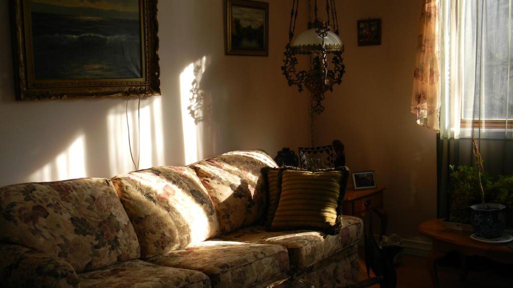 Maple Woods Bed & Breakfast Casselman Exterior photo